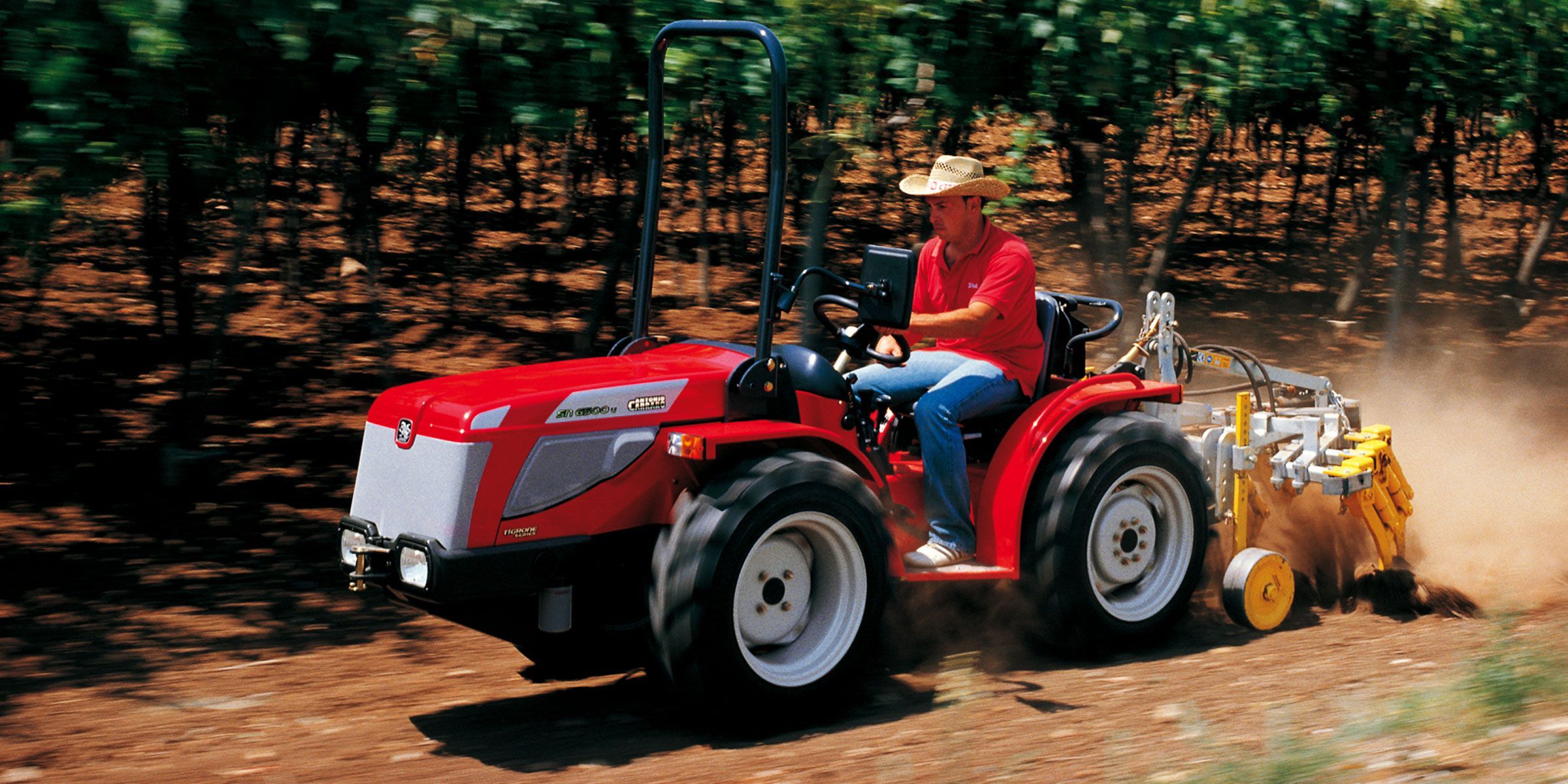 Tracteur articulé Supertigre 5800 avec 4 roues motrices