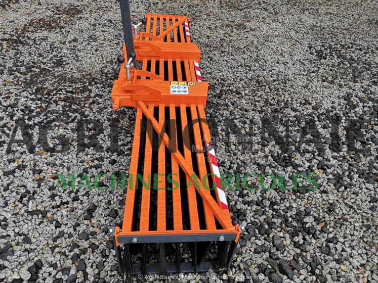 Balai pousseur 2,5 m - 7 rangées de poils en polypropylène - Attelage 3 points, fourche et godet inclus - Moderntech ZL 250_2