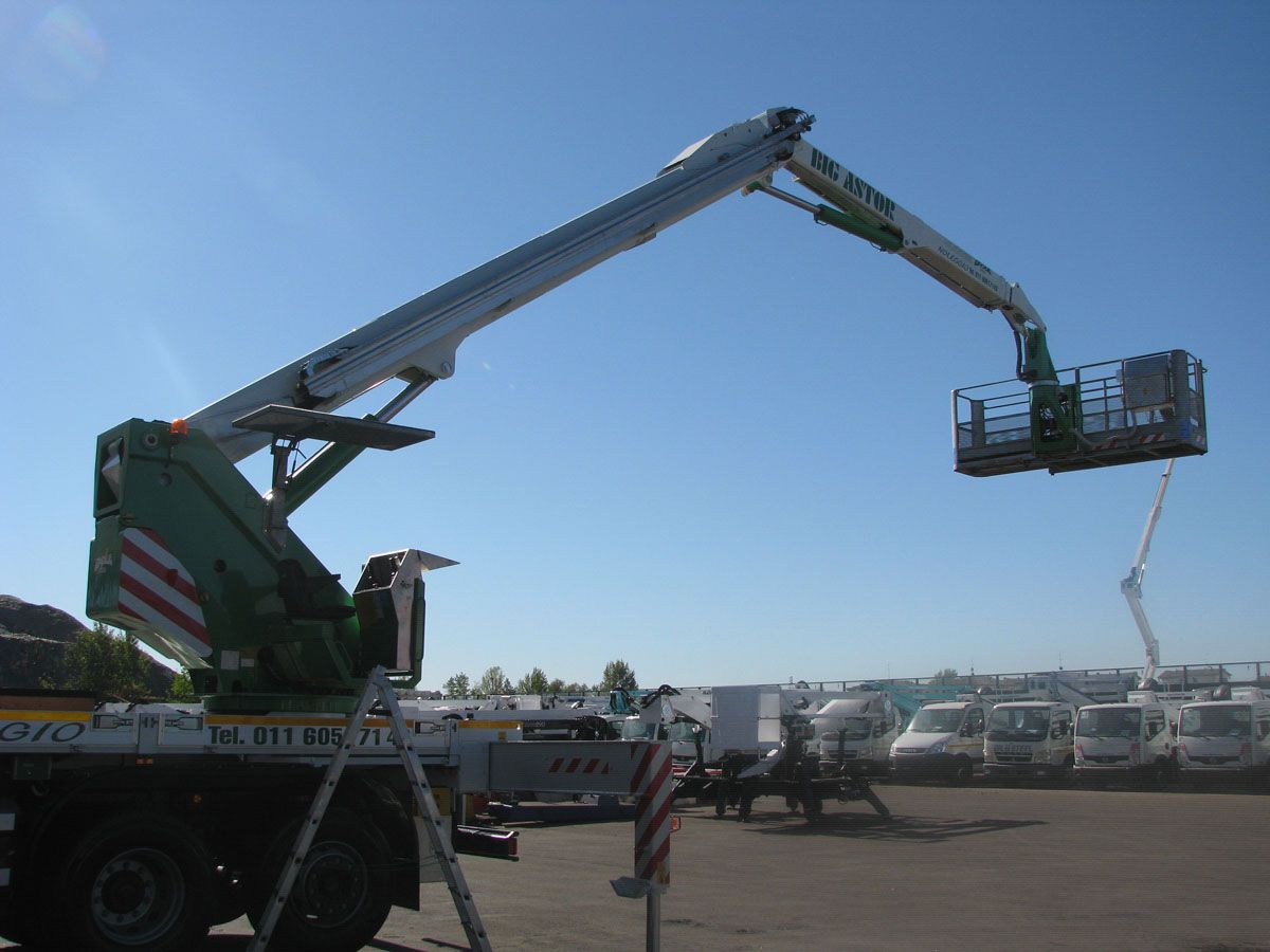 Eagle 3526 camion nacelle - Oil & Steel France - Hauteur de travail 35m - Déport max 26m_2