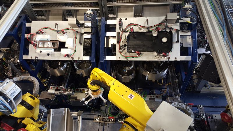 Cellule robotisée modulaire - Systemex - pour assemblage de couvercles de moteurs automobiles_2