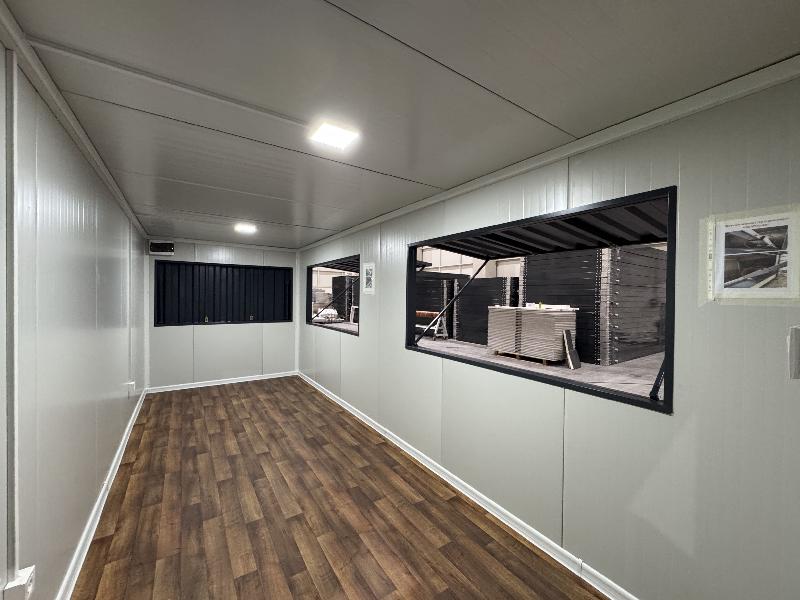 Conteneur de vente modèle IMBISS HOLZ - Isolation thermique - 14.4m² - 3 trappes de vente_2