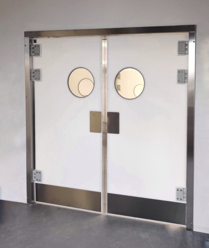 Porte en polyéthylène haute densité pour abattoirs et laiteries