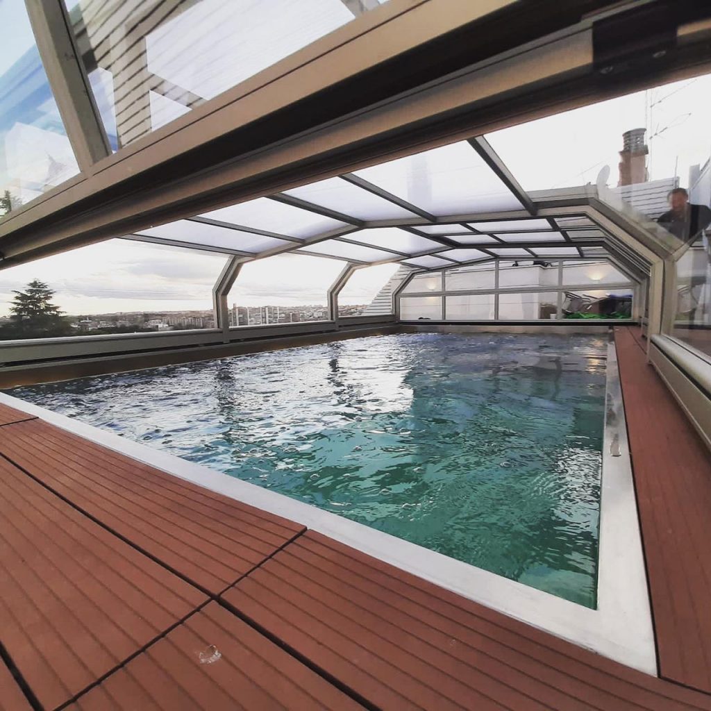 Abri piscine bas cossu et luxueux LEO - Design en pans coupés - Couverture pour bassins de + de 20m de large_2