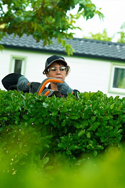 Taille-haie hydraulique Helion - SAS Laupêtre - longueur de coupe de 27 à 75 cm, anti-blocage des lames et système Quick Switch_3