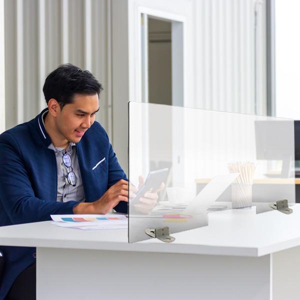 Séparateur de bureau/table transparent - Plexiglass rigide 4 mm H 55 x L 90 cm avec pieds métal - Réf : 490753_2