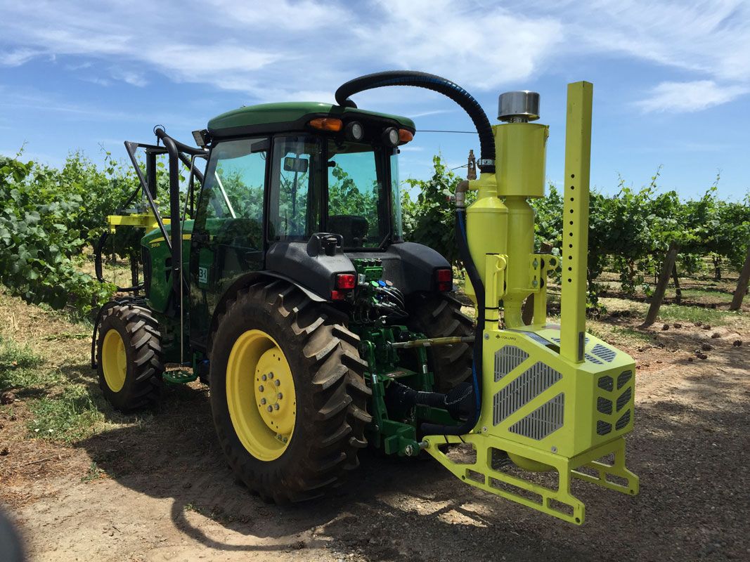 Effeuilleuse 1 ½ rang - ETS Colard - pour vignes larges et vignobles étroits, réversible et adaptable_2