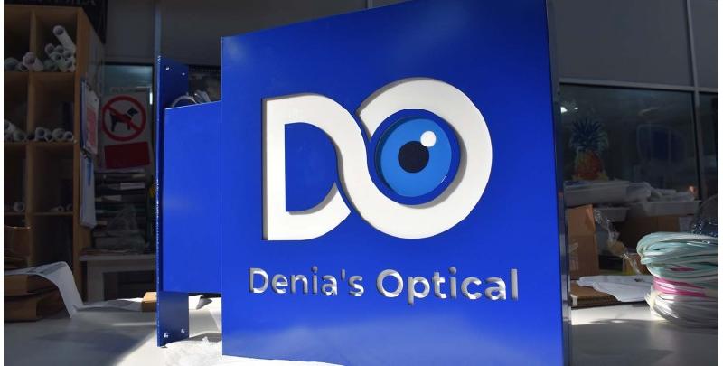 Enseigne drapeau lumineuse en dibond ajouré - aluminium et LED pour extérieur_2