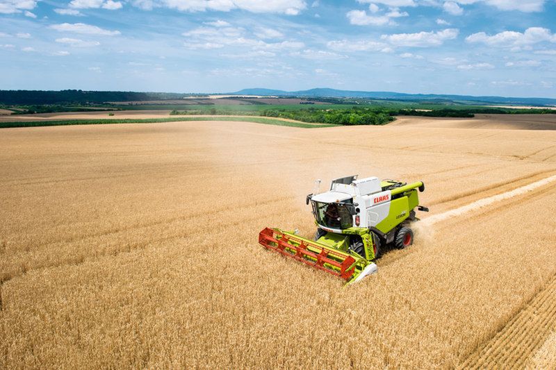 LEXION 670-620 équipée de barres de coupe VARIO jusqu'à 12,30 m