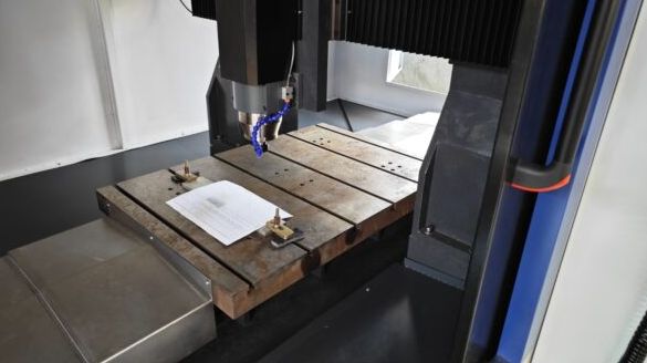 Centre d'usinage 3 à 5 axes vertical pour le fraisage des métaux - LUQUE Machines_2