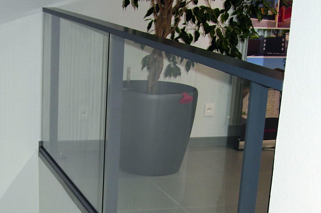 FERIA Pure Line - Garde-corps en aluminium transparent avec panneaux de verre - Modularité et sécurité_2