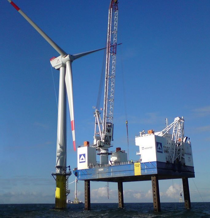 BOS 7500 - Grue portuaire offshore Liebherr - Capacité de levage max 300t - Portée max 84m_2