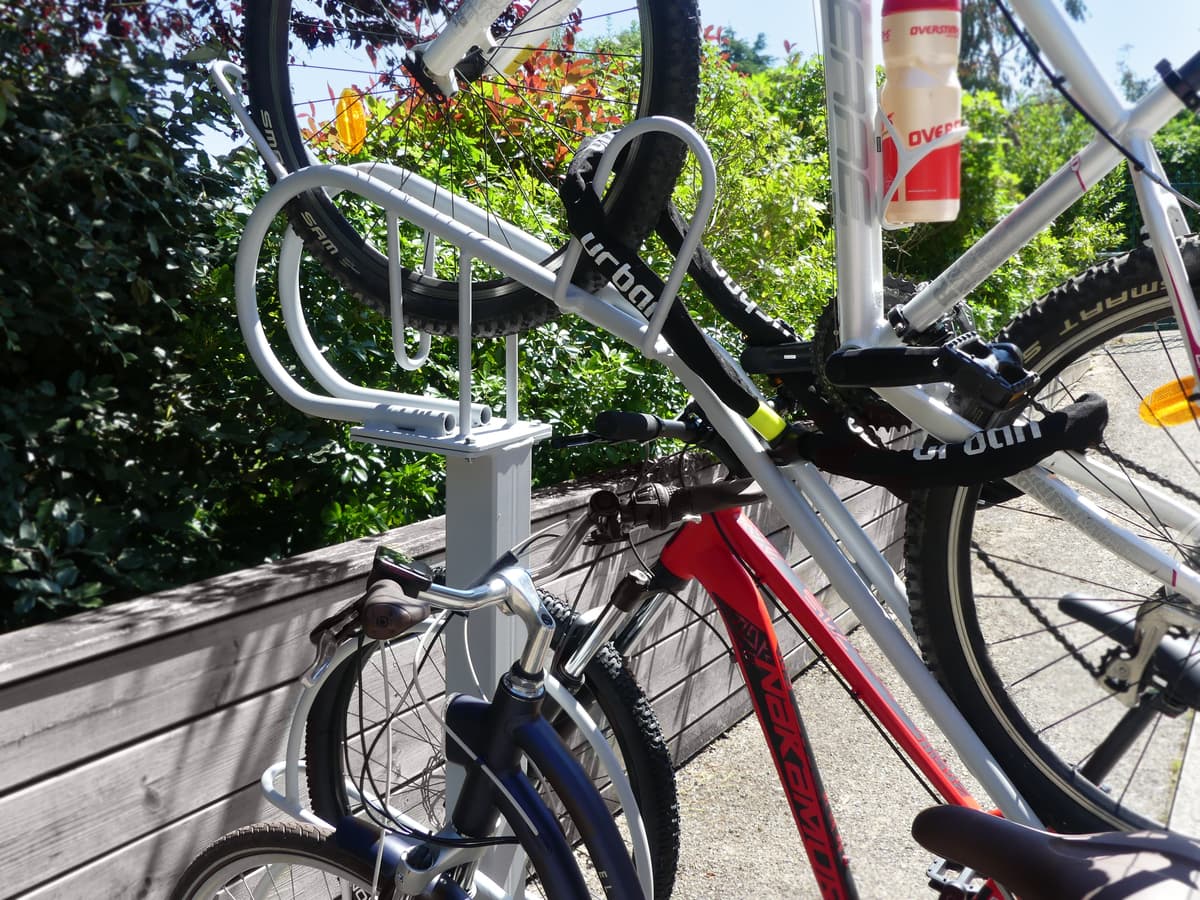 Parking pour vélos avec système double hauteur