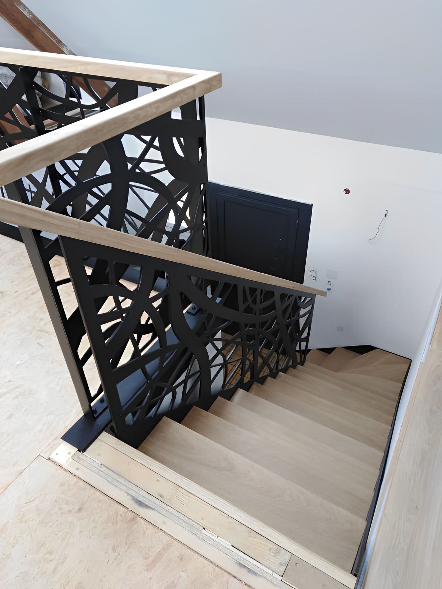 Garde-corps design en métal découpé