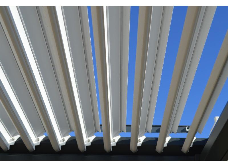 Pergola autoportée bioclimatique motorisée Eris 3x4 m en aluminium - Grey_2