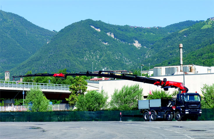 Grue auxiliaire Fassi F950RA HE-Dynamic - capacité jusqu'à 80,22 tm - bras hydraulique jusqu'à 32,00 m avec jib_2