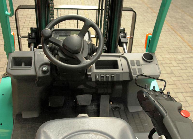 FG40-55N - Chariot frontal gaz Mitsubishi - 4 à 5,5 tonnes - Levée 3 à 7 mètres_2