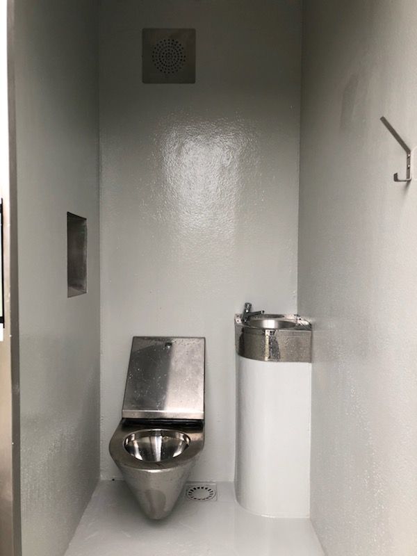 Cabine PMR avec une cabine standard disponible en version manuelle, semi-automatique ou automatique - réf. 2052_2