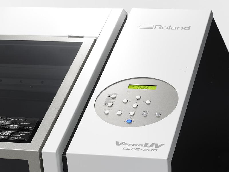 Imprimante UV Roland LEF2-200 - Textures réalistes, finitions luxueuses et reliefs 3D_2