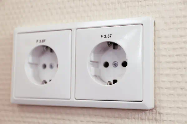 Brother TZE-111 ruban d'étiquette Noir sur transparent_2