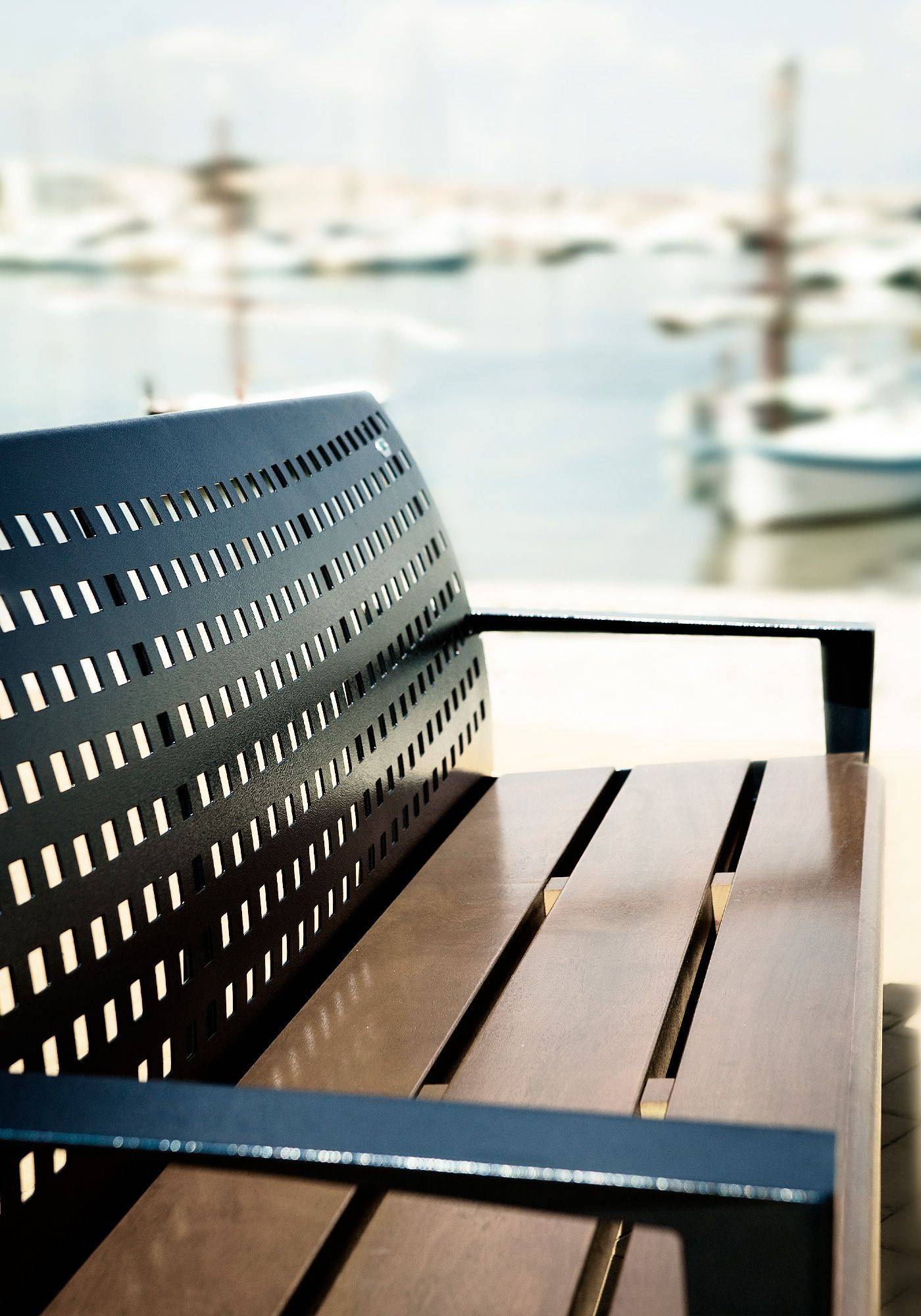 Banc public Alea UM395 - design original en bois et acier galvanisé - traitement anti-corrosion_2