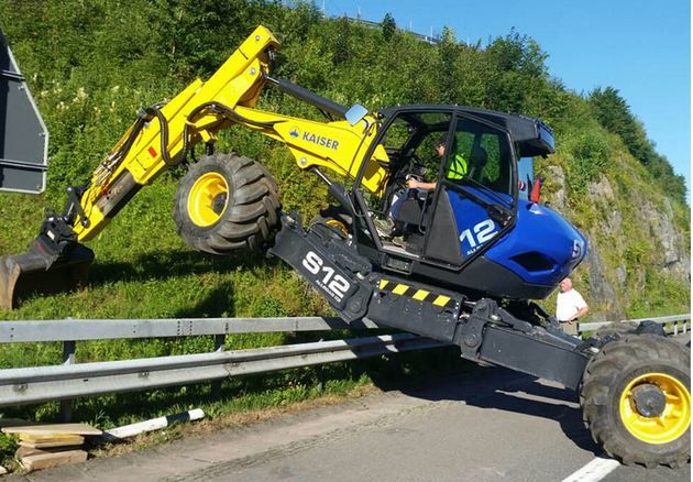 S12 Allroad - Pelle araignée mobile KAISER avec transmission intégrale et châssis innovant_2