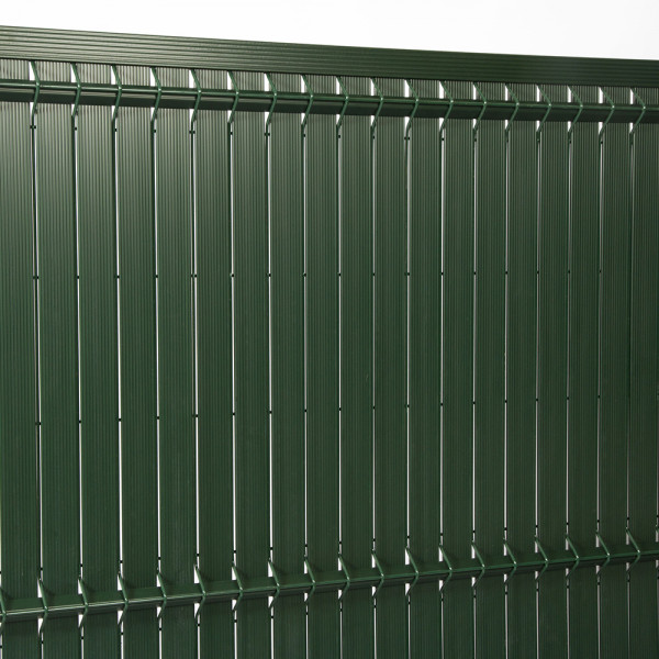 Brise vue en lattes PVC vertes pour panneaux de 2m50