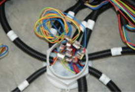 Câblage électrique par pieuvre intégrée dans un bâtiment en béton