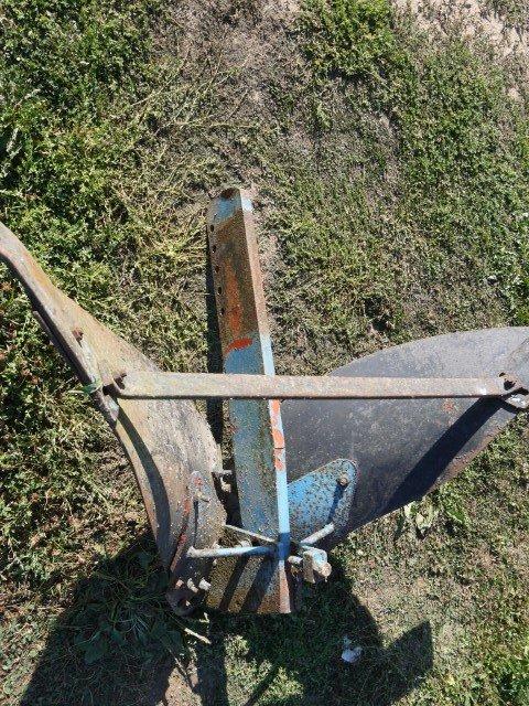 Butteuse agricole NC - soc billonneur en bon état - modèle 17119 - année 2000_2