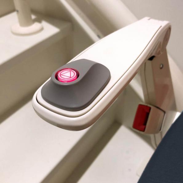 Monte-escalier MonoRoyal® pour escaliers tournants étroits - siège et marche-pieds rabattables_2