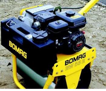 Compacteur manuel BW 55 E Bomag avec cylindres à paroi épaisse