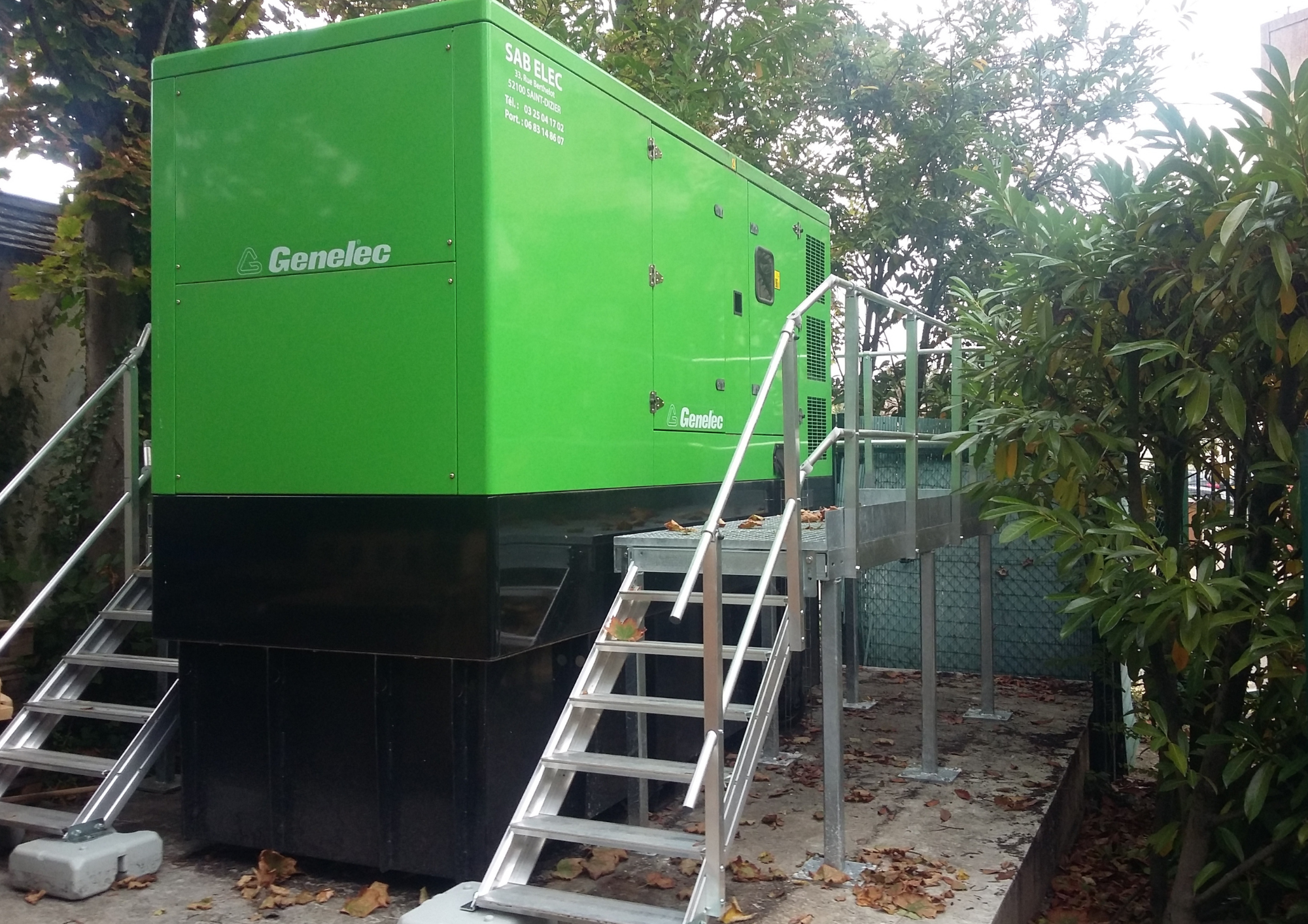 Plateforme et passerelle sur mesure - Solutions d'accès et de travail en hauteur sécurisées_2