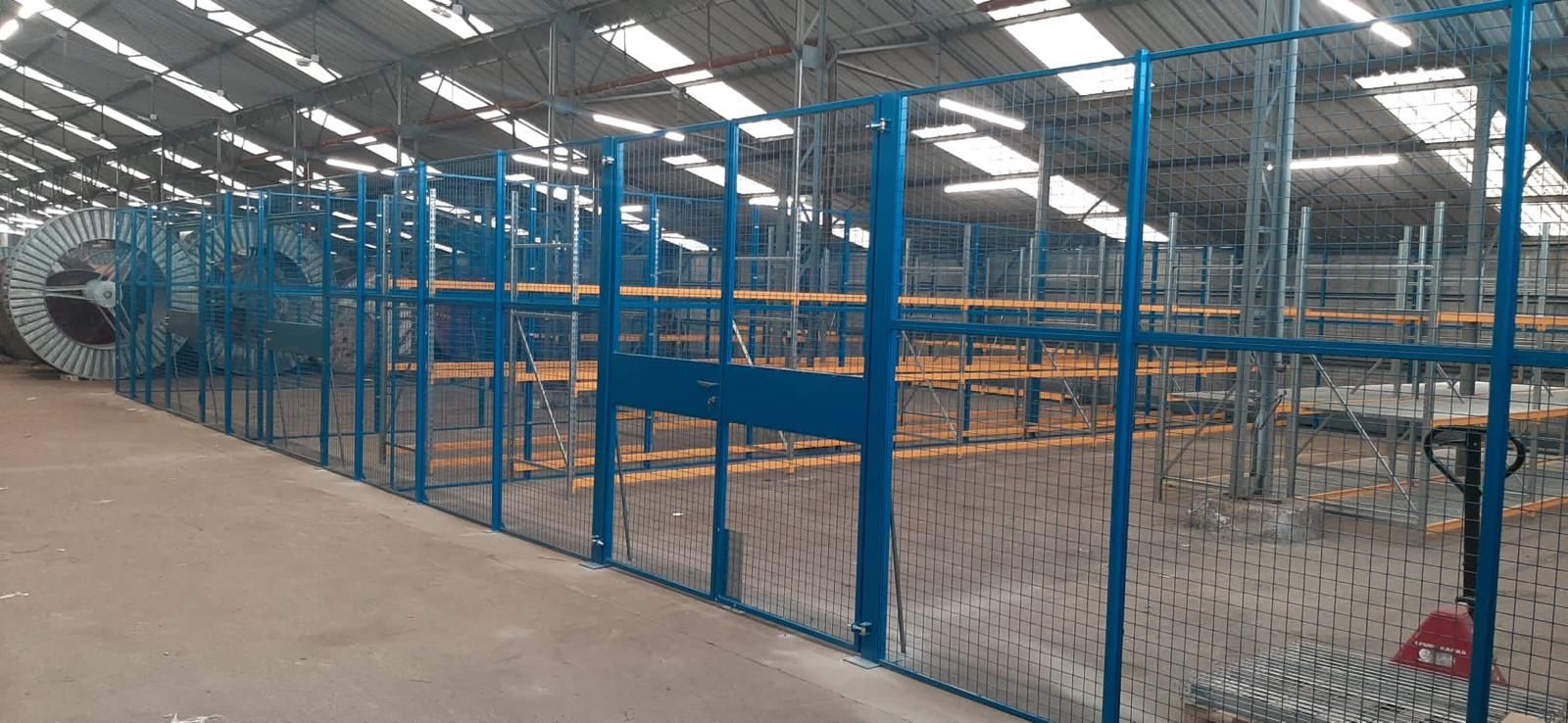 Cloison grillagée industrielle - Sécurité et séparation d'espaces sur mesure - disponible en achat neuf et occasion_2