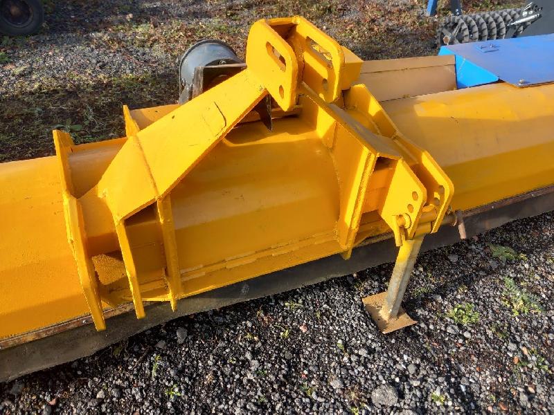Broyeur à axe horizontal Bomford 4.50m - Occasion - Couteaux cuillères avec châssis fixe et rouleau de jauge_2