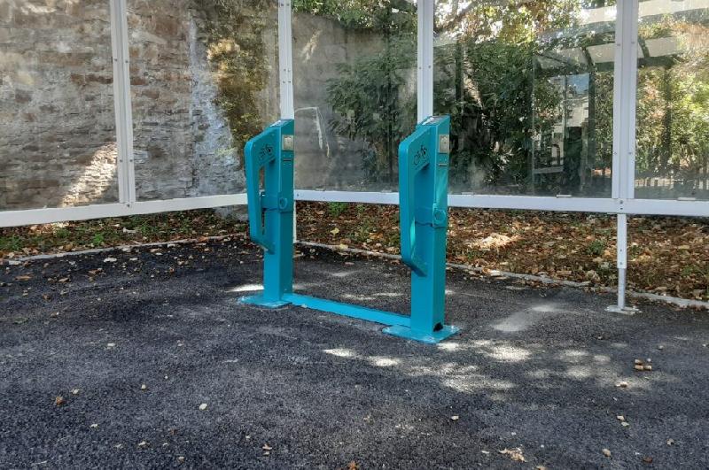 Borne e-Park VAE - Recharge et sécurisation pour 2 vélos électriques - Modèle breveté et construction durable_2