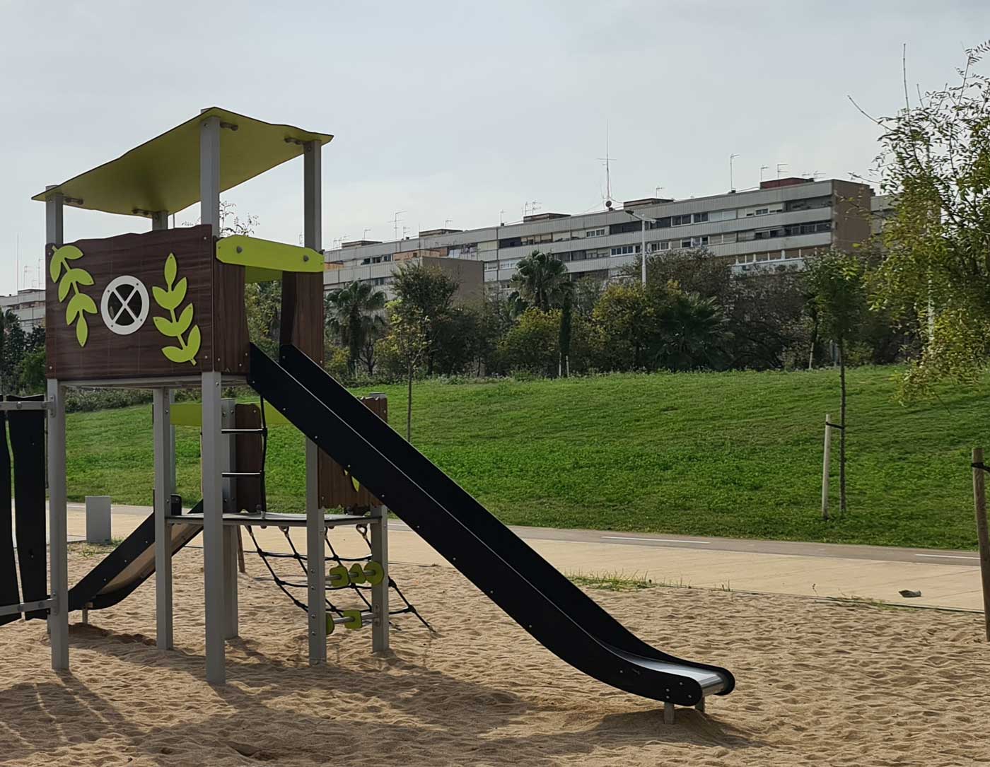 Structure de jeu Bosco 2 JPV-B02 - design cabane, matériaux résistants et conformes EN1176-1:2017_2