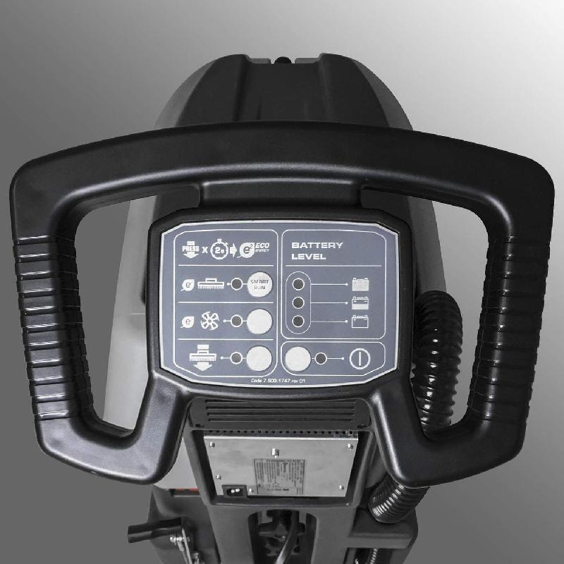 Autolaveuse à batterie semi-tractée Lavor Dart 36B - compacte, maniable et idéale pour petites surfaces_2