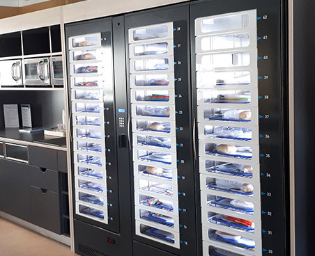 Appareil autonome pour la distribution de repas prêts à consommer