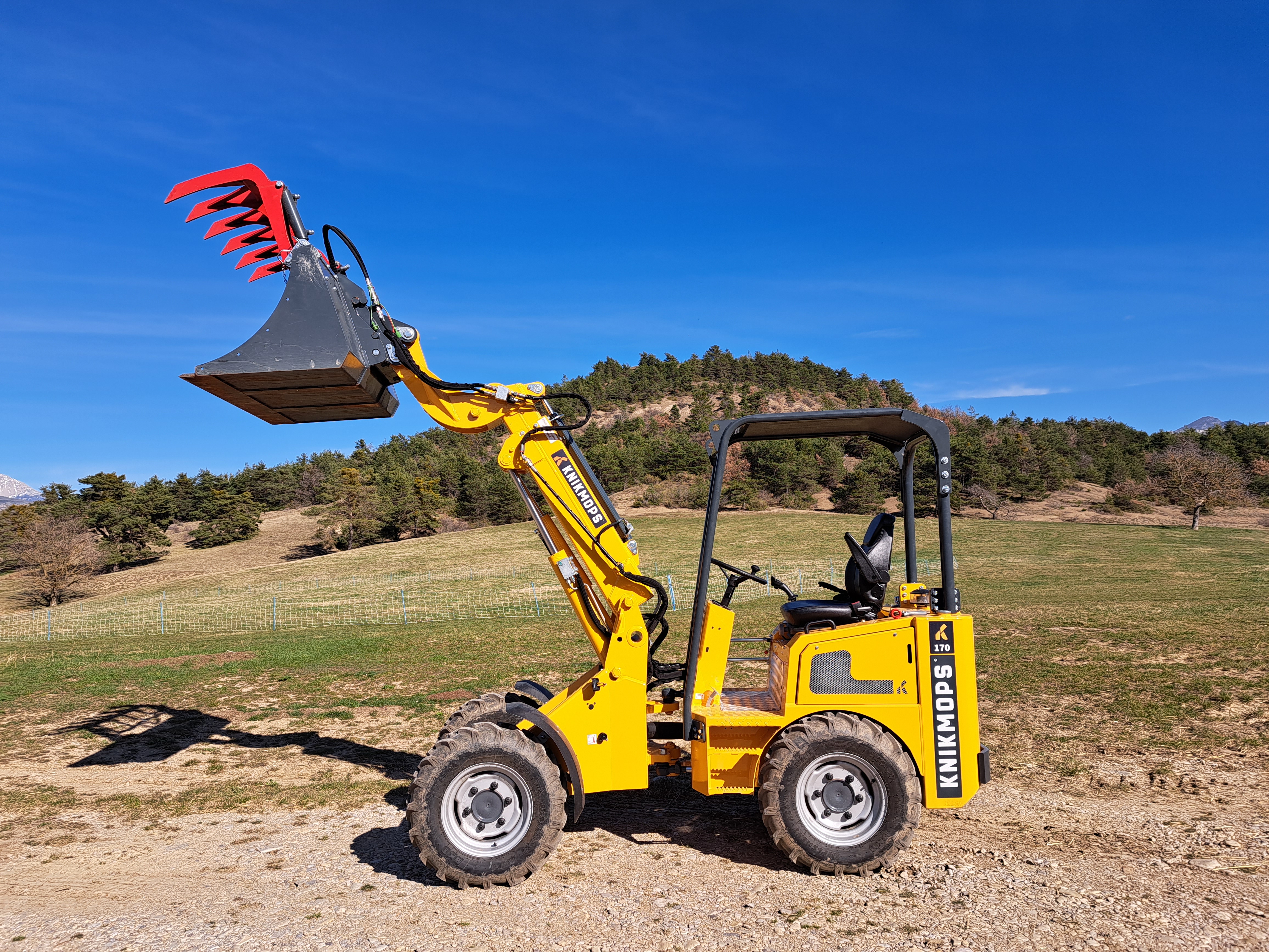 Mini-chargeur télescopique avec une capacité de levage 1300 kg  - KNIKMOPS KM170_2