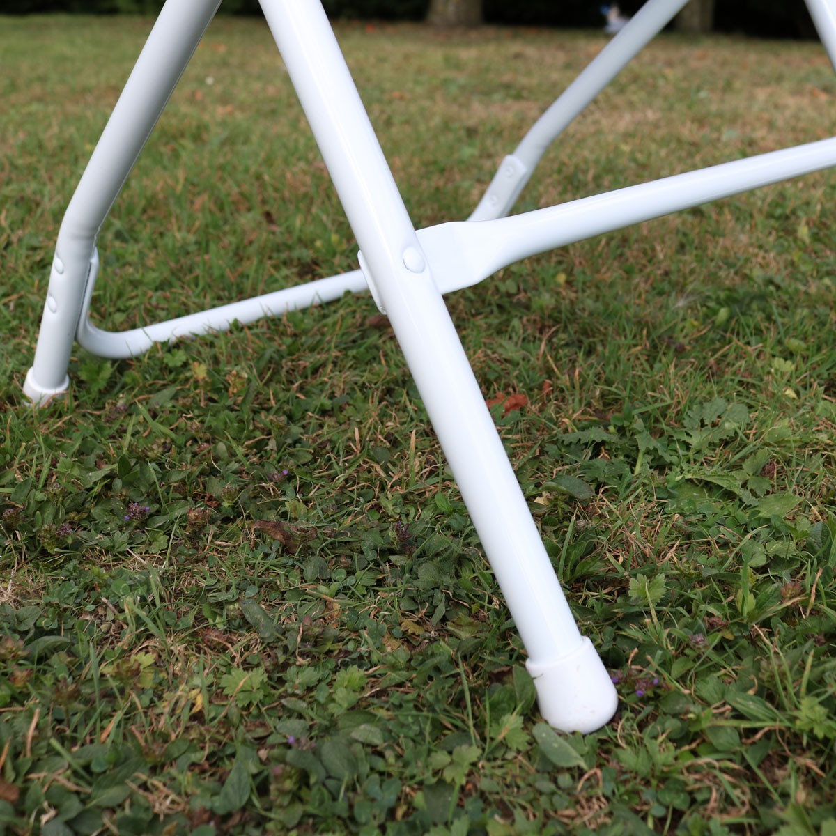 Lot de 8 chaises pliantes de réception ajourées - acier et résine plastique - usage intérieur/extérieur_2