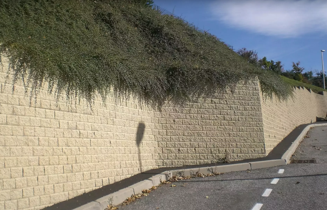 Bloc béton résistant pour digues et berges