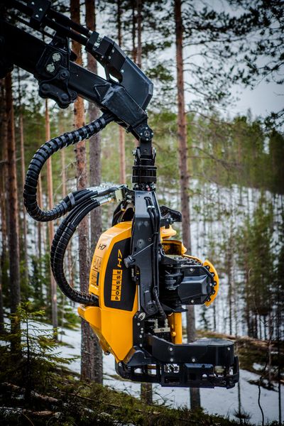 Tête d'ébranchage H7 équipée de 4+1+1 couteaux