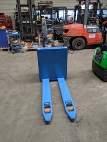 Transpalette électrique reconditionné - Référence 4811 - Modèle PLL200 - Capacité 2000 KG - Hauteur de levage 800 MM - Année 2014_2
