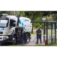 Équipement de nettoyage de voiries avec turbine d'aspiration insonorisée