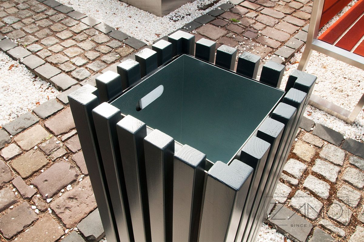 Poubelle publique Onis 03.058.Sc - Zano - 60L - avec poteau inox et parement bois_2