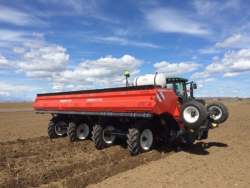 CP82 Xtreme - Planteuse à godets 8 rangs - Dewulf BV - Haute précision et grande capacité_2