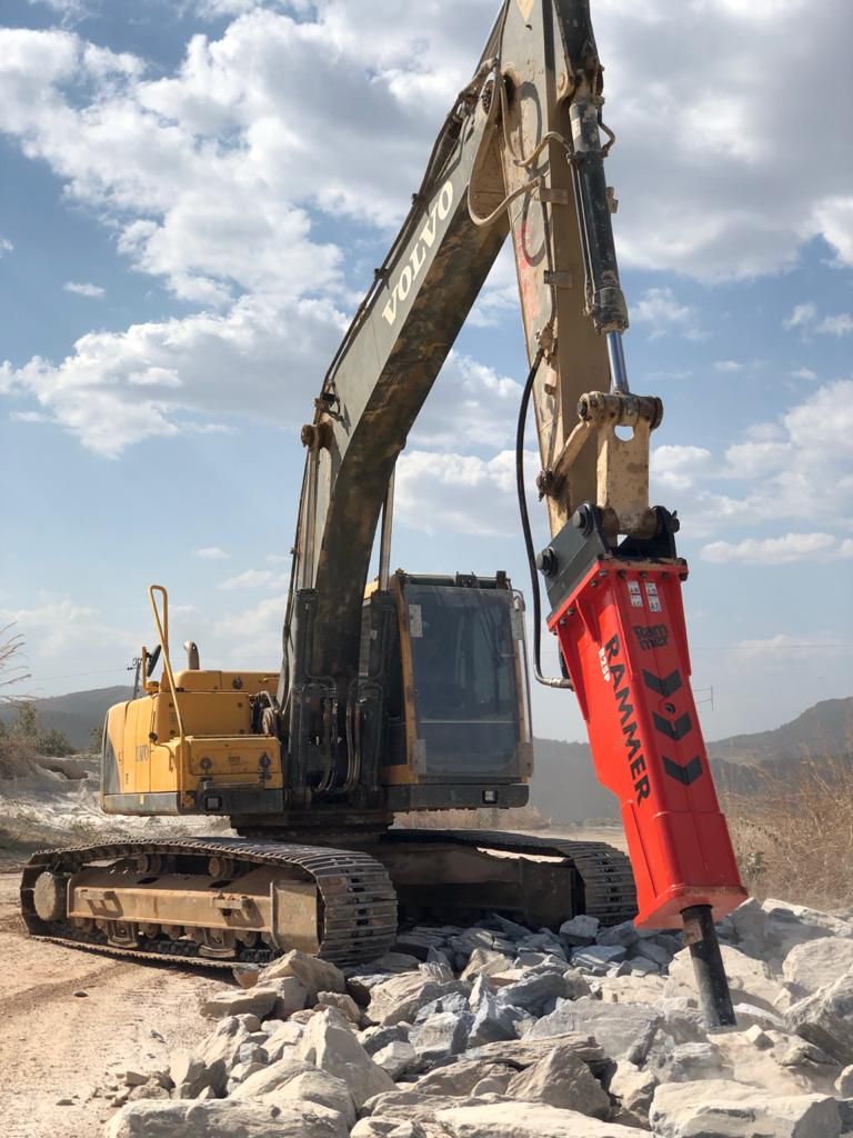 Rammer gamme Performance pour pelle de 0,8 à 53 tonnes_2