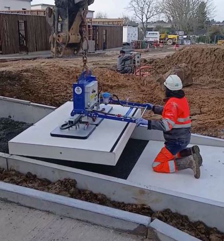 Palonnier à  ventouses pour la manutention de dalles préfa  CMU 2 Tonnes_2