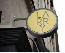 Enseigne drapeau aluminium - Fabrication personnalisée à Paris - Simple ou double face, éclairage LED ou néon_2