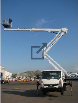 Snake 2010 h plus sur nissan  oil & steel france - 202103 http://www.Oilsteel.Com/web/oil/home	 oil & steel france camion nacelle - oil & steel france - 20m_2