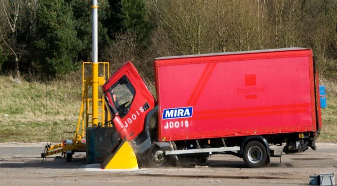 Obstacle hydraulique escamotable pour zones à haut risque